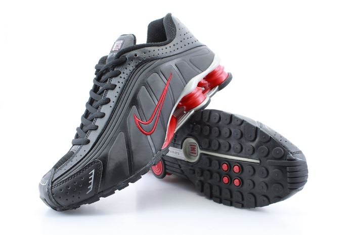 8. Giày thể thao Nike shox R4 Black Red for men - 2.984.000 đ